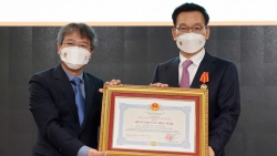Trao Huân chương Hữu nghị cho cựu Tổng lãnh sự danh dự Việt Nam tại khu vực Gwangju-Jeonnam, Hàn Quốc
