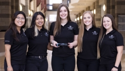 5 nữ sinh xinh đẹp chiến thắng trong cuộc thi của NASA