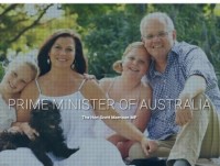 Ảnh bị Photoshop hỏng, Thủ tướng Australia "mọc" thêm một chân trái