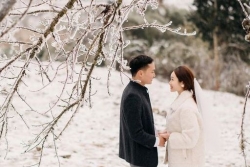 Cặp đôi Hà Nội lên Y Tý chụp ảnh cưới dưới cảnh tuyết rơi, băng giá kỳ ảo