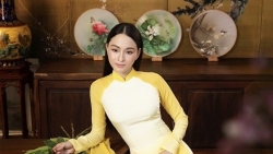 Hoa hậu Trương Hồ Phương Nga làm mẫu áo dài lụa truyền thống vẽ thủ công