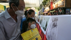 TP. Hồ Chí Minh: Triển lãm ảnh '22 khoảnh khắc' của y bác sĩ trong đại dịch Covid-19