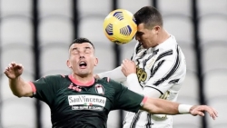 Ronaldo tỏa sáng, Juventus vào tốp 3 Serie A