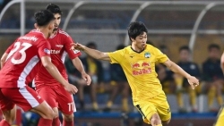Hoàng Anh Gia Lai vươn lên đứng đầu V-League 2021; Công Phượng lần đầu ghi bàn, hết lời khen ngợi HLV Kiatisuk