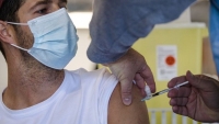 Tiêm mũi 3 và 4 vaccine phòng Covid-19 ngăn ngừa nguy cơ phải nhập viện và tử vong
