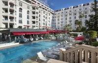 Khách sạn tổ chức LHP Cannes: Phục vụ 2 tấn tôm hùm, 18.000 chai rượu