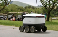 Robot giao hàng đã được ứng dụng cho sân golf... các shipper hãy cẩn thận