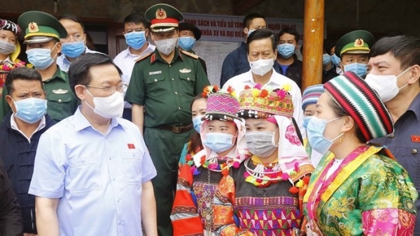 Chủ tịch Quốc hội Vương Đình Huệ kiểm tra công tác bầu cử tại Hà Giang