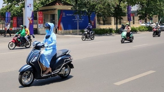 Dự báo thời tiết đêm nay và ngày mai (5-6/5): Các khu vực có mưa rào và dông vài nơi; Hà Nội, Bắc Bộ trưa chiều giảm mây trời nắng