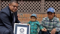 Chàng trai Nepal nhận danh hiệu nam thanh niên lùn nhất thế giới với chiều cao 73,43 cm