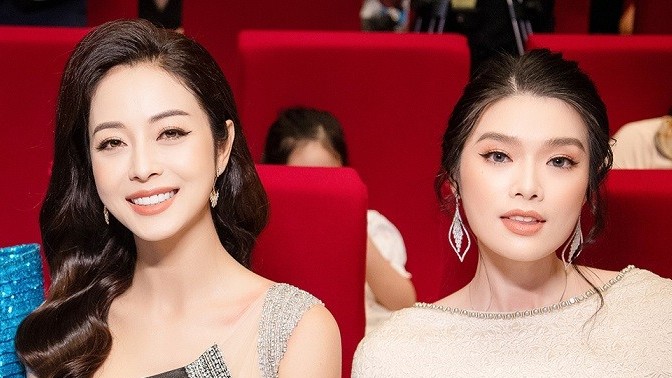 Hoa hậu Jennifer Phạm và Á hậu Hoàng Oanh khoe vóc dáng mừng SEA Games 31 thành công