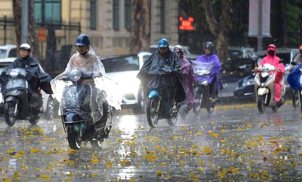 Dự báo thời tiết đêm nay và ngày mai (12-13/6): Bắc Bộ đến Nghệ An tiếp tục có mưa vừa, mưa to, khả năng xảy ra lũ quét, sạt lở đất