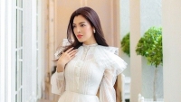 Hoa hậu Trân Đài tinh tế cùng bộ sưu tập sắc trắng mùa Hè