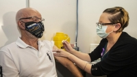 Australia: Tiêm vaccine mũi tăng cường làm giảm tỷ lệ tử vong do Covid-19