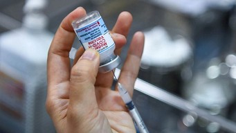 Tiêm mũi 3, mũi 4 vaccine Covid-19 có phản ứng phụ mạnh hơn các mũi trước hay không?