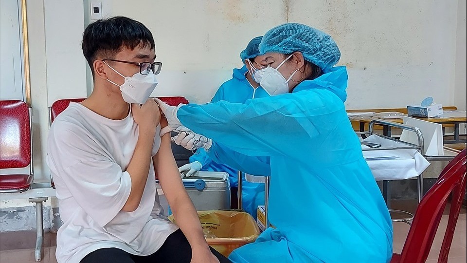 Xuất hiện biến chủng mới BA.5, Thủ tướng yêu cầu đẩy nhanh tiêm vaccine Covid-19 mũi 3, mũi 4, mua trang thiết bị y tế