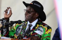 Tổng thống Zimbabwe tiếp tục tranh cử dù đã... U100