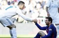 Vợ chồng ly hôn vì tranh cãi xem Ronaldo và Messi - ai giỏi hơn