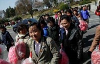 Báo Triều Tiên hối thúc người dân sẵn sàng "thắt lưng buộc bụng"