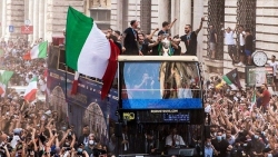 EURO 2021: Nhà vô địch Italy diễu hành hoành tráng trên đường phố Rome