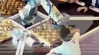Nga: Robot chơi cờ vua làm gãy ngón tay cậu bé 7 tuổi