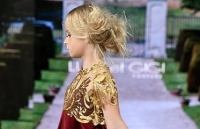 Siêu mẫu không chân 9 tuổi tự tin sải bước trên Tuần lễ thời trang New York