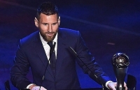 Vượt qua C.Ronaldo, Messi giành giải Cầu thủ xuất sắc nhất năm của FIFA