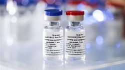 Vaccine Covid-19 giá thành cao, chuyên gia Nga phân trần