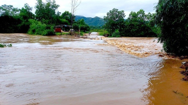 Dự báo thời tiết 10 ngày (12-22/11): Bắc Bộ trời rét, có nơi rét đậm; Mưa lớn ở Trung Bộ, nguy cơ lũ quét, sạt lở đất; Nam Bộ có mưa rào và dông