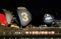Australia: Phẫn nộ vì Nhà hát con sò biến thành biển quảng cáo