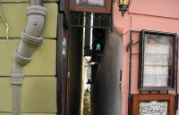 Czech: Con phố hẹp nhất thế giới chỉ dành cho người gầy
