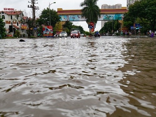 Dự báo thời tiết đêm nay và ngày mai (13-14/10): Bắc Bộ, Bắc Trung Bộ mưa to đến rất to, vùng ven biển gió mạnh dần lên cấp 6-7, giật cấp 9