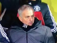 Mourinho “há hốc miệng” khi chứng kiến Young đá phạt thành bàn
