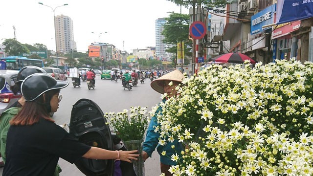 Dự báo thời tiết đêm nay và ngày mai (5-6/11): Bắc Bộ, Bắc Trung Bộ sáng sớm sương mù, trưa chiều nắng ấm; Nam Bộ chiều tối, đêm mưa dông rải rác