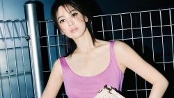Ngọc nữ Song Hye Kyo mặc hàng hiệu đơn sắc khoe vẻ đẹp mong manh, quyến rũ