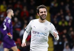 Chuyển nhượng cầu thủ: Man City gia hạn sớm Silva; Declan Rice là mắt xích của Man Utd; Barca cần sức khỏe Cavani