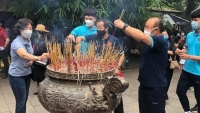 Thầy trò HLV Park Hang Seo dâng hương Đền Hùng