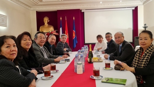 Đại sứ Đinh Toàn Thắng tiếp Hội Thân hữu Việt kiều Ai-Lao tại Pháp