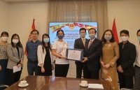 Chính phủ gửi tặng khẩu trang cho cộng đồng người Việt tại Tây Ban Nha