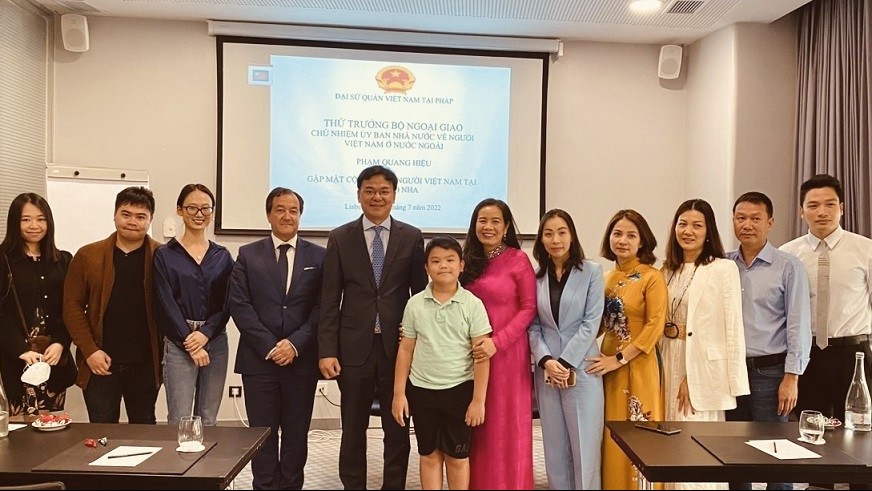 Thứ trưởng Ngoại giao Phạm Quang Hiệu làm việc tại Bồ Đào Nha và gặp gỡ cộng đồng người Việt