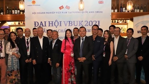 Doanh nghiệp Việt Nam tại Anh quyên góp hơn 2 tỷ đồng cho quê hương chống dịch