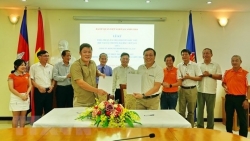 Thỏa thuận tài trợ học bổng hàng tháng cho sinh viên gốc Việt tại Campuchia