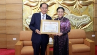 VUFO trao tặng Kỷ niệm chương cho Đại sứ Hàn Quốc tại Việt Nam