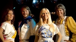 Sau bốn thập kỷ, nhóm nhạc ABBA ra album mới và tiếp tục làm hòa nhạc tại Anh