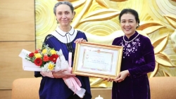 Trao tặng kỷ niệm chương cho Đại sứ Mexico tại Việt Nam