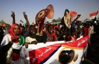 Sudan khủng hoảng nhiên liệu và thiếu tiền mặt