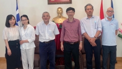 Đại sứ Lê Hồng Trường gặp mặt đại diện cộng đồng người Việt Nam tại Hy Lạp