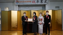 ​​​​​​​Tổng Lãnh sự quán Việt Nam tại Fukuoka trao Giấy khen cho thầy và trò Học viện