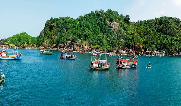 Phát triển kinh tế biển xanh: Để người dân ven biển không còn bấp bênh theo cột buồm...