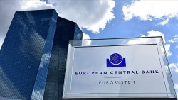 ECB giữ nguyên chính sách tiền tệ bất chấp lạm phát cao kỷ lục
